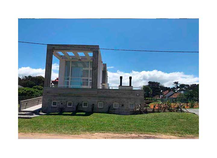 A UNA CUADRA DEL MAR