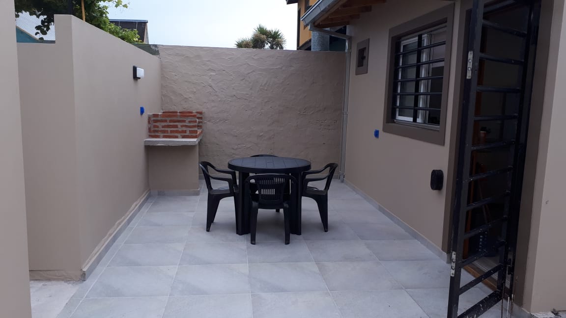 Monoambiente con parrilla a una cuadra del mar miniatura 10